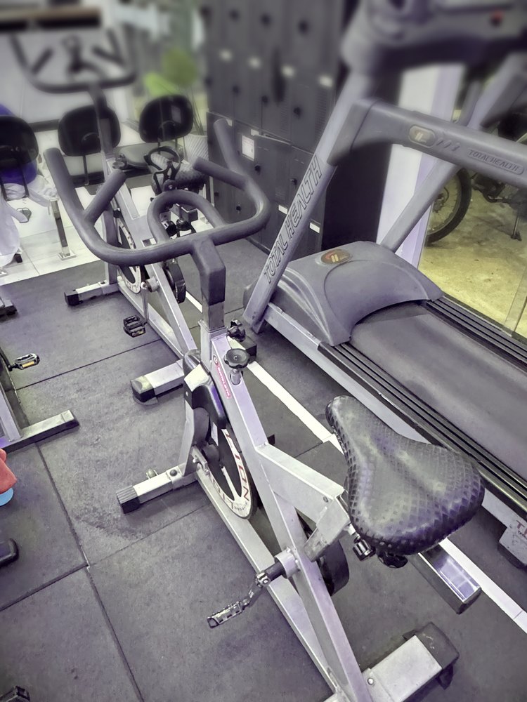 O bicicleta de spinning da Academia Oxigênio, como ele é no salão