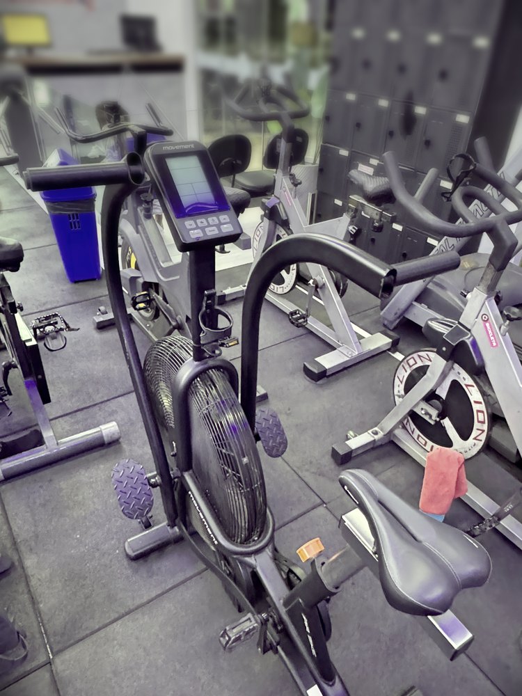 O bicicleta vertical da Academia Oxigênio, como ele é no salão