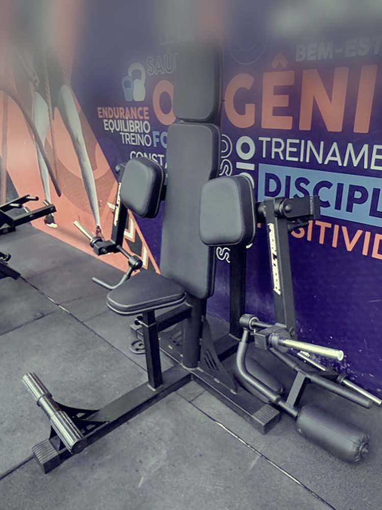 O rosca bíceps máquina da Academia Oxigênio, como ele é no salão